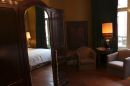 Hotel Diamonds and Pearls