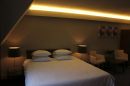 Hotel Diamonds and Pearls