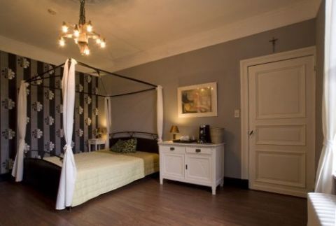 Bed-en-Breakfast-in-Belgie.nl | De Bed & Breakfast Huyze Max is gevestigd in een gerenoveerd herenhuis in de deelgemeente Lanklaar. Wandel door het pittoreske centrum van dit dorp en maak een fietstocht door de omgeving. | Dilsen-Stokkem | Bed & Breakfast | Limburg