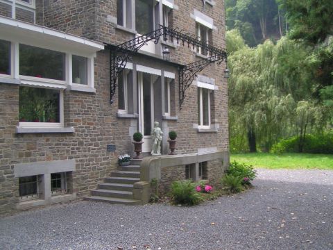 Bed-en-Breakfast-in-Belgie.nl | B&B Petit Château Les Tourelles ligt in Rivage-Sprimont aan de rivier de Ourthe. Geniet hier van de mooie natuur en bezoek leuke bezienswaardigheden in de buurt zoals het kasteel van Harzé. | Sprimont | Bed & Breakfast | Luik