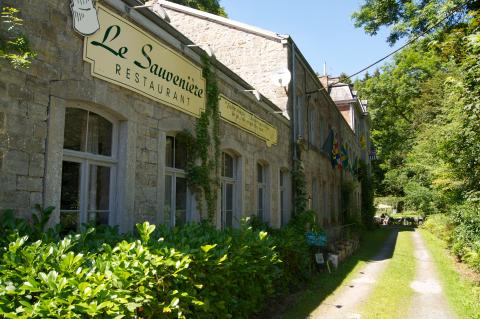 Bed-en-Breakfast-in-Belgie.nl | Net buiten de Middeleeuwse stad Durbuy ligt B&B Eco Domaine Le Fond de Vedeur. Het bijzondere landhuis vind je midden in de Belgische Ardennen en is omgeven door bossen en heuvels. | Durbuy | Bed & Breakfast | Luxemburg