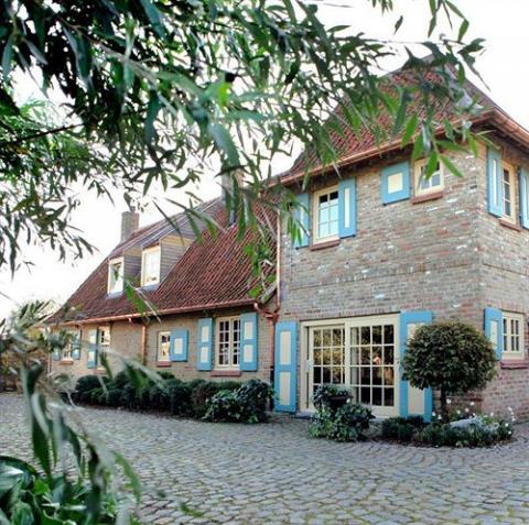 Bed-en-Breakfast-in-Belgie.nl | Bed & Breakfast de Meidoorn ligt in het charmante Belgische dorpje Beauvoorde. De Bed & Breakfast is gevestigd in een ruim landhuis waar rust en gezelligheid hoog in het vaandel staan. Maak in de omgeving van de Bed & Breakfast mooie fiets- of wandeltochten door de natuur en maak een trip naar de Belgische kust. | Beauvoorde | Bed & Breakfast | West-Vlaanderen