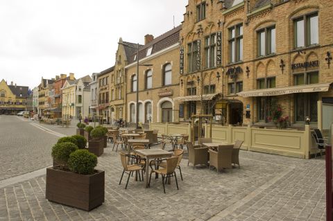 Bed-en-Breakfast-in-Belgie.nl | Het 3-sterren familie Hotel Amfora ligt midden in het centrum van Poperinge. Maak hier een leuke en leerzame stadswandeling met of zonder gids en ontdek alle bijzondere plekjes van de stad. | Poperinge | Bed & Breakfast | West-Vlaanderen