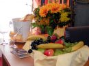 Fruitschaal en Wijn op de kamer