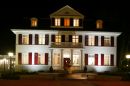 Villa F&uuml;rstenberg - Het 4-sterren boutiquehotel Villa F&uuml;rstenberg ligt in de gezellige Duitse stad Leverkusen tussen Keulen en D&uuml;sseldorf. Geniet in de omgeving van de mooie natuur tijdens een wandeling en breng een bezoek aan het voetbalstadion van Bayer 04 Leverkusen. Villa F&uuml;rstenberg beschikt over 17 sfeervol ingerichte hotelkamers. Deze zijn standaard voorzien van een televisie, telefoon, minibar en een badkamer met een bad en/of douche, toilet en f&ouml;hn. Start uw dag met een heerlijk on(...)