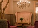 Love seat in de lobby