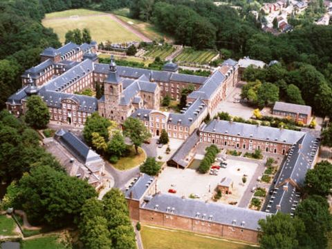 Hotel-043-Maastricht.nl | Abdijhotel Rolduc ligt in de Zuid-Limburgse stad Kerkrade en is gevestigd in het grootste en oudste abdijcomplex van Nederland. Bezoek zeker het nabijgelegen Aken! | Kerkrade | 045 | Limburg