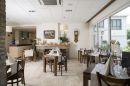 Hotel restaurant op de beek