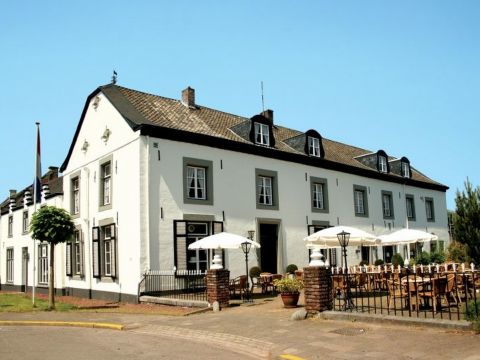 Hotel-043-Maastricht.nl | Aan de rand van Valkenburg vindt u Fletcher Hotel-Restaurant De Burghoeve, een prachtig verbouwde boerenhoeve. Dit is de ideale uitvalsbasis om Valkenburg te ontdekken. | Valkenburg | 043 | Limburg