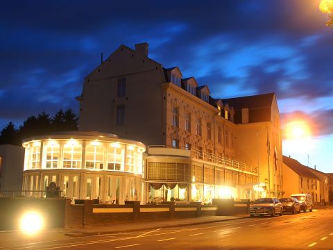 Hotel-043-Maastricht.nl | Het pittoreske familiehotel Hotel 2000 ligt in Valkenburg en wordt omgeven door de prachtige natuur van Zuid-Limburg. Maak een fietstocht en ontdek het gezellige Valkenburg. | Valkenburg | 043 | Limburg