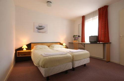 Hotel-043-Maastricht.nl | Hotel Limburgia ligt aan de rand van het centrum van Valkenburg, omgeven door winkelstraten en vlakbij Thermae 2000 en vele bezienswaardigheden zoals de Mergelgrotten. | Valkenburg | 043 | Limburg