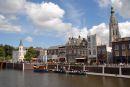 Overzicht haven met kerk