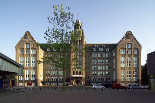Hotel-020-Amsterdam.nl | Het Lloyd Hotel ligt in het hart van het Oostelijk Havengebied in Amsterdam. Dit hotel is geheel gedecoreerd door kunstenaars. Verblijf hier in stijl en ontdek het bruisende Amsterdam. | Amsterdam | 020 | Noord-Holland