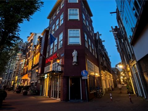 Hotel-020-Amsterdam.nl | Het 3-sterren Avenue Hotel ligt midden in het bruisende centrum van Amsterdam. U bevindt zich vlak bij de Dam, de Kalverstraat en vele indrukwekkende bezienswaardigheden. | Amsterdam | 020 | Noord-Holland