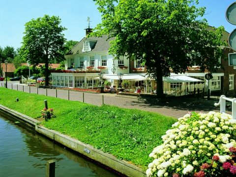 Hotel-020-Amsterdam.nl | Het 4-sterren Hotel Restaurant De Nederlanden ligt in Vreeland aan de rivier de Vecht. Het hotel beschikt over een restaurant met Michelin-ster en in de omgeving zijn vele uitstapjes mogelijk. | Vreeland | 0294 | Utrecht