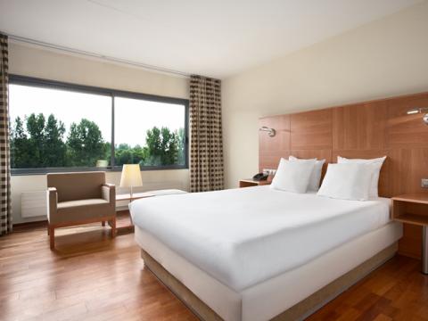 Hotel-010-Rotterdam.nl | NH Capelle is een luxe 4 sterrenhotel in Capelle a/d IJssel, op 10 minuten rijden van het centrum van Rotterdam. Geniet van de natuur in het Groene Hart en bezoek de bruisende havenstad. | Capelle a/d IJssel | 010 | Zuid-Holland