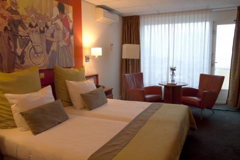 Hotel-070-Den-Haag.nl | Hotel Noordzee biedt je een heerlijk verblijf direct aan de gezellige boulevard van Katwijk aan Zee. Geniet van een prachtig uitzicht over de Noordzee en waai lekker uit aan de schilderachtige kust. | Katwijk aan Zee | 071 | Zuid-Holland