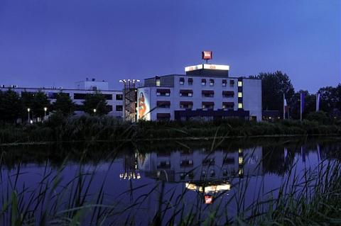 Hotel-070-Den-Haag.nl | Het Ibis Hotel Leiderdorp ligt op slechts 10 minuten rijden van Leiden. Door de centrale ligging zijn ook uitstapjes naar Katwijk aan Zee, Delft, Den Haag en De Keukenhof binnen handbereik. | Leiderdorp | 071 | Zuid-Holland