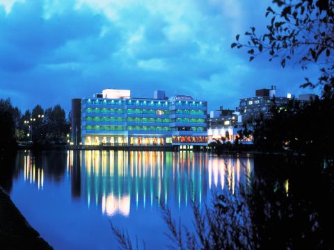 Hotel-070-Den-Haag.nl | Mercure Hotel Den Haag Leidschendam is een modern 4-sterren deluxe hotel gelegen aan een fraaie waterpartij. Vanuit het hotel kunt u gemakkelijk de stad Den Haag bereiken. | Leidschendam | 070 | Zuid-Holland