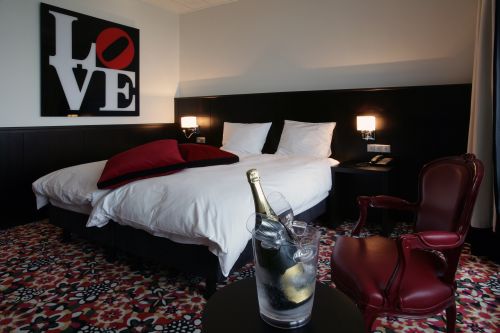 $hotel.Hotel->name_short}